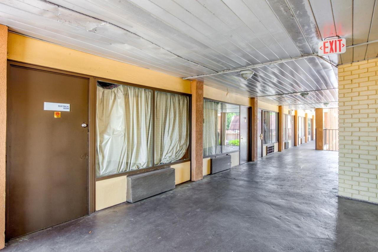 Oyo Hotel Decatur I-20 East & Wesley Club Dr エクステリア 写真