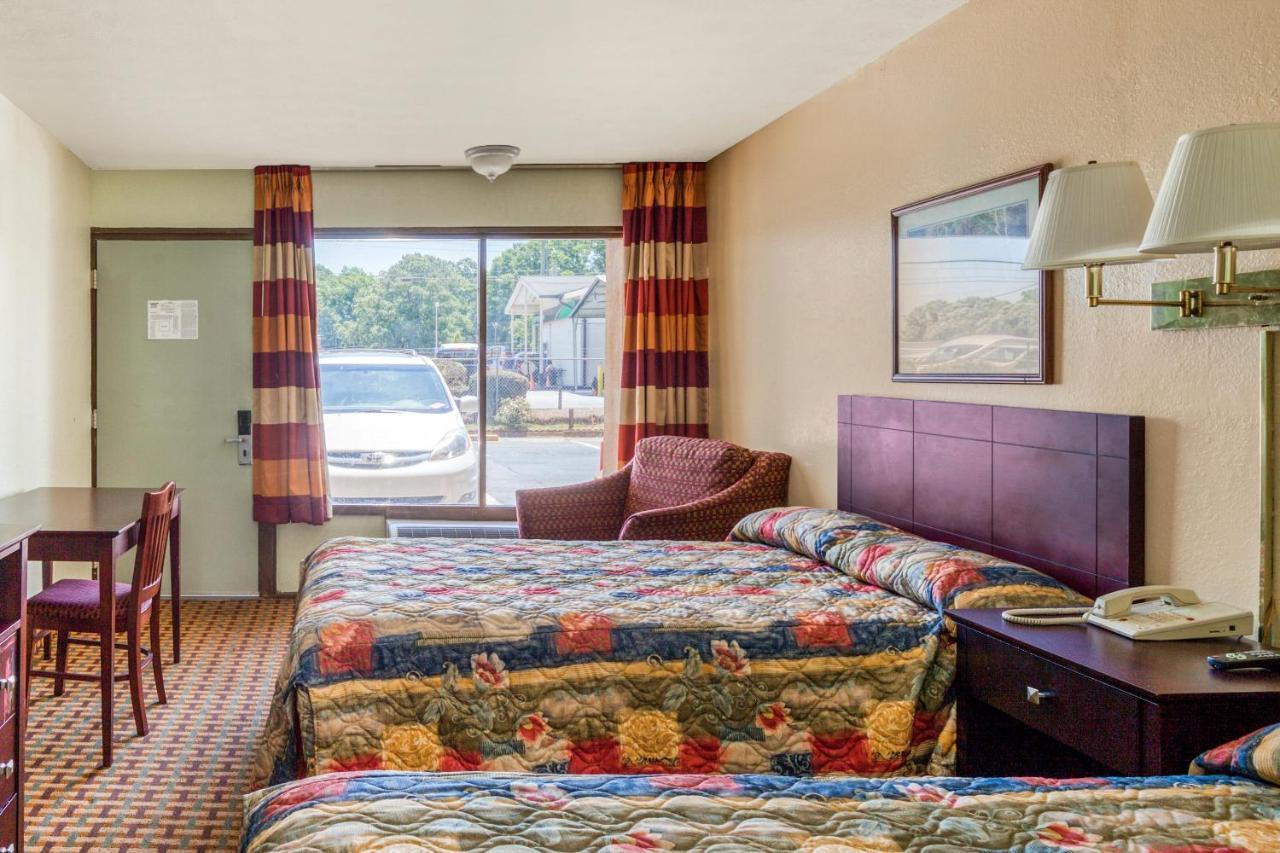 Oyo Hotel Decatur I-20 East & Wesley Club Dr エクステリア 写真