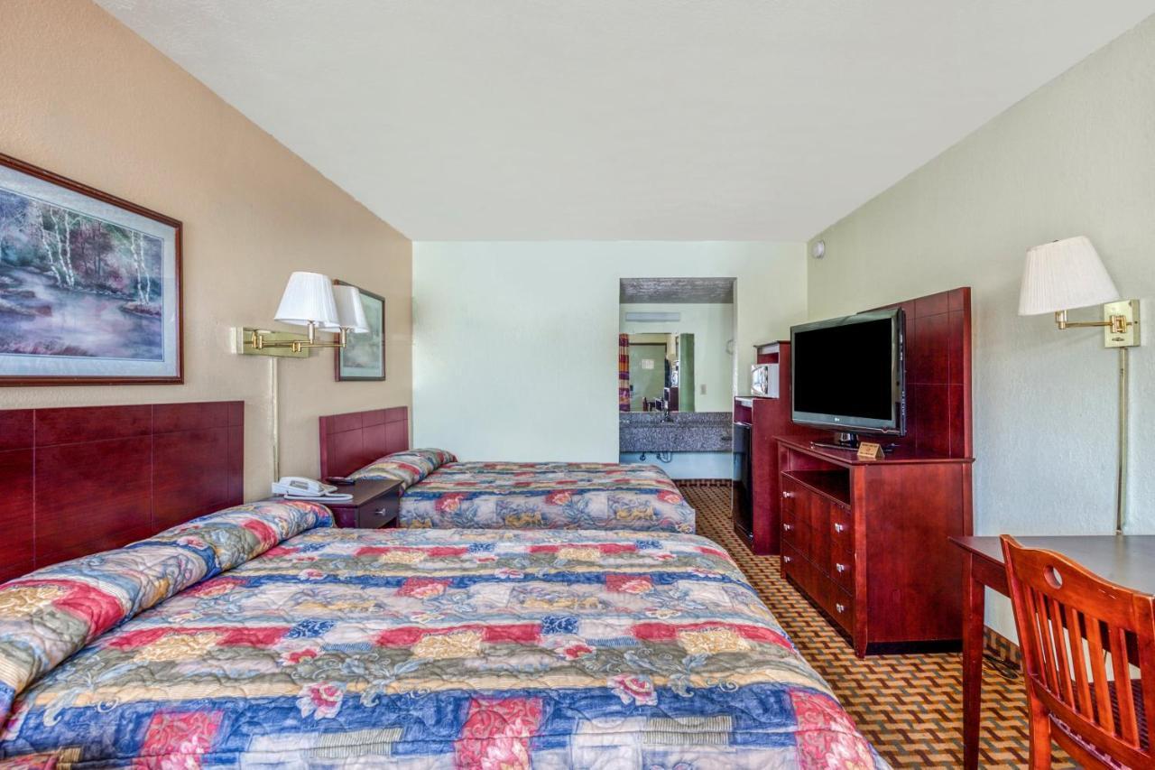 Oyo Hotel Decatur I-20 East & Wesley Club Dr エクステリア 写真
