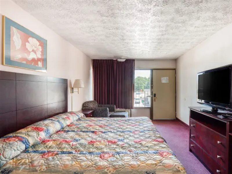 Oyo Hotel Decatur I-20 East & Wesley Club Dr エクステリア 写真