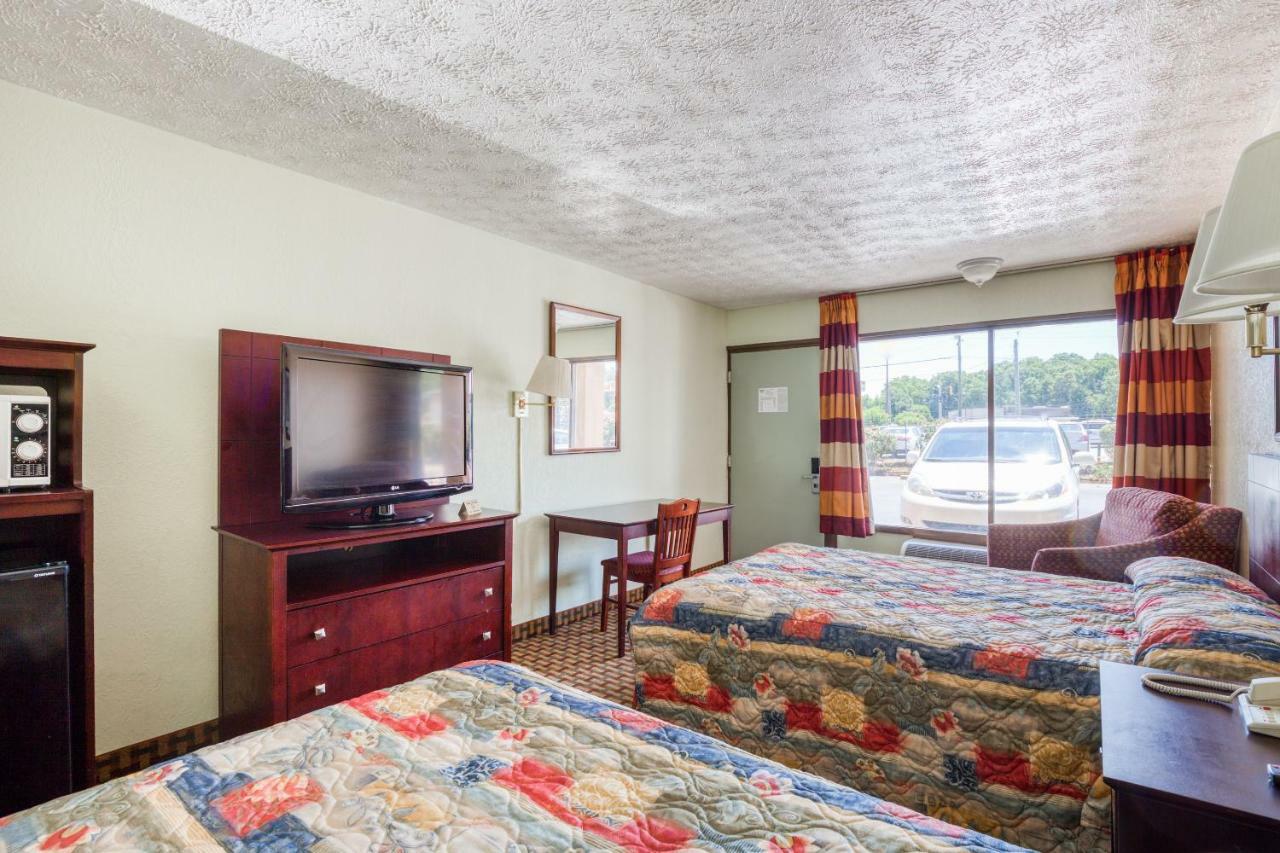 Oyo Hotel Decatur I-20 East & Wesley Club Dr エクステリア 写真