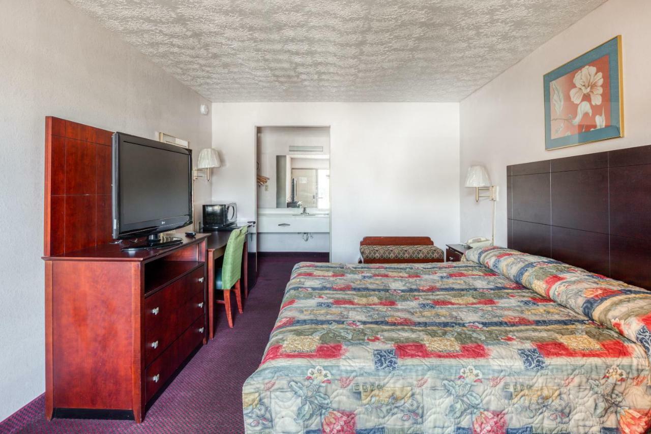 Oyo Hotel Decatur I-20 East & Wesley Club Dr エクステリア 写真