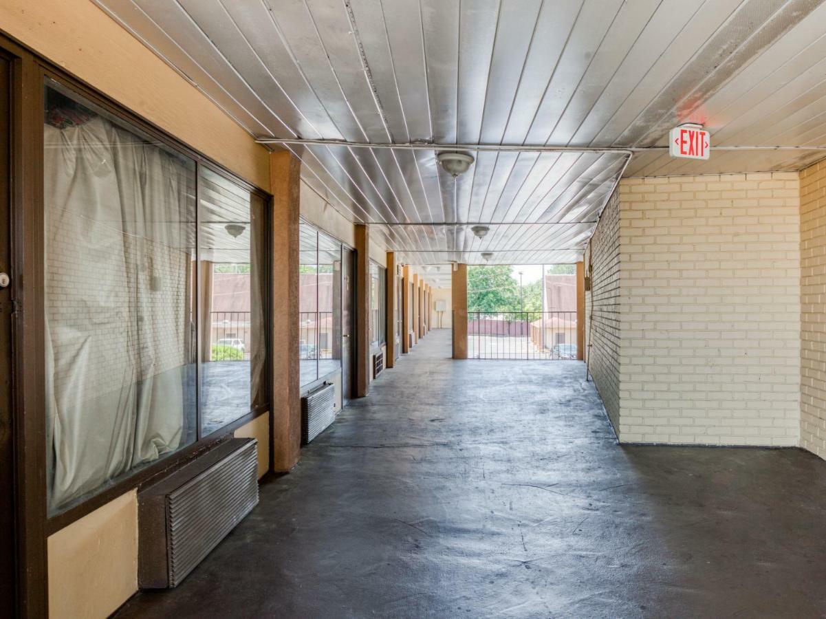 Oyo Hotel Decatur I-20 East & Wesley Club Dr エクステリア 写真